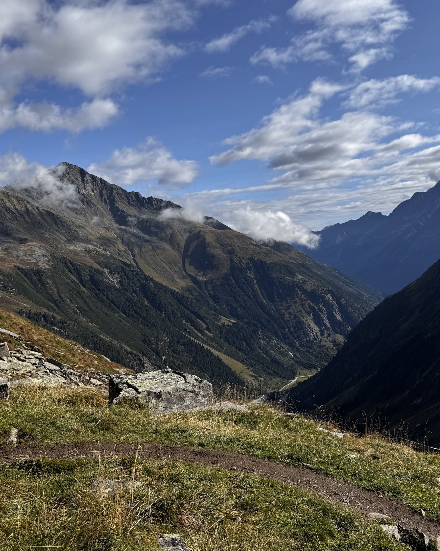 Mountain panorama with a path through the valley – an image for opening up new markets