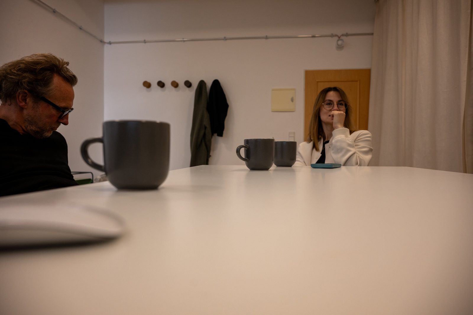 Free initial sales consulting conversation at the meeting table
