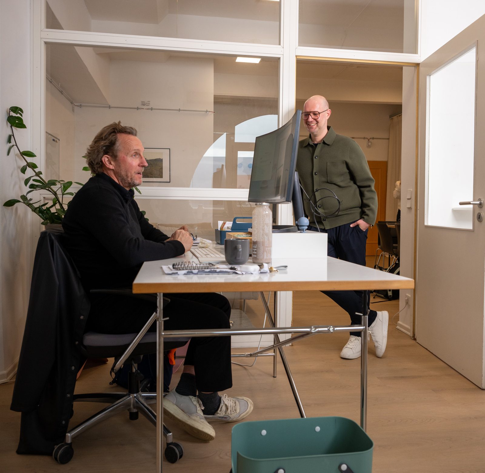 Two Uecker Concept colleagues in the Düsseldorf office